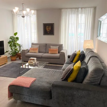 Apartment Cozy 2br Near The Port Of